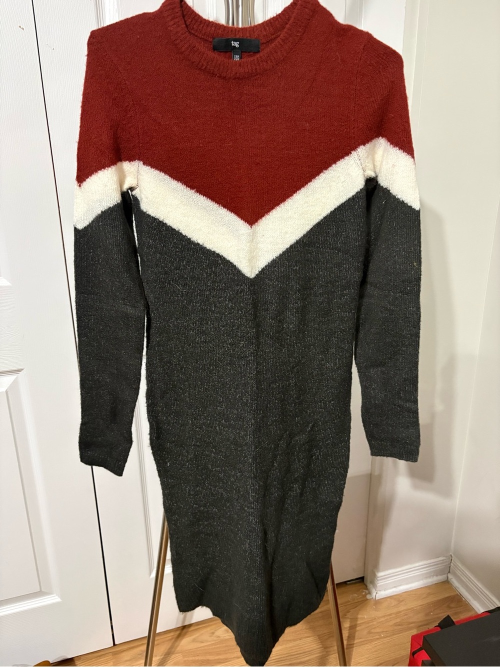 Tag Cozy Crewneck Sweater in Deep Rust Red